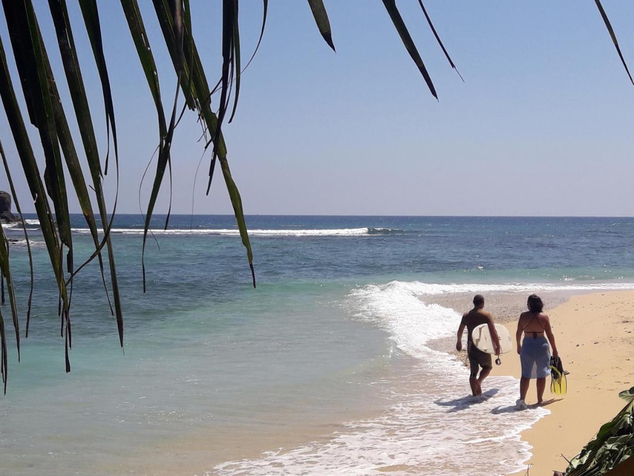 Southern Beach Surf Lodge Ahangama Exterior foto